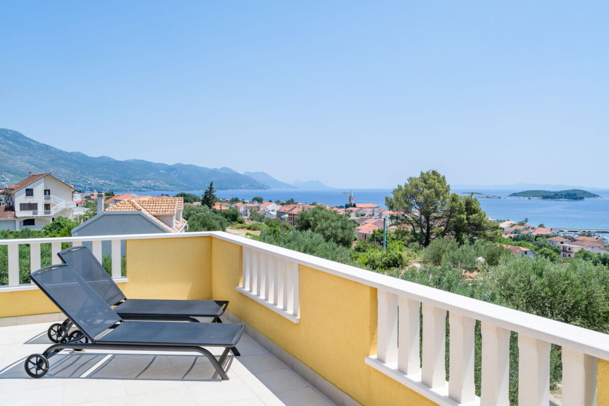 lidia apartment1 terrace 06 2025 pic 08 1200x800