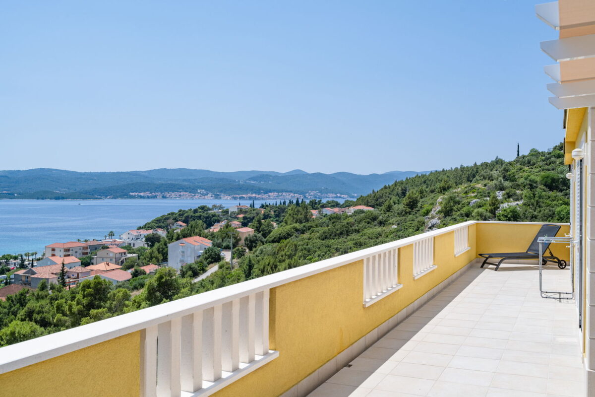 lidia apartment1 terrace 06 2025 pic 11 1200x800